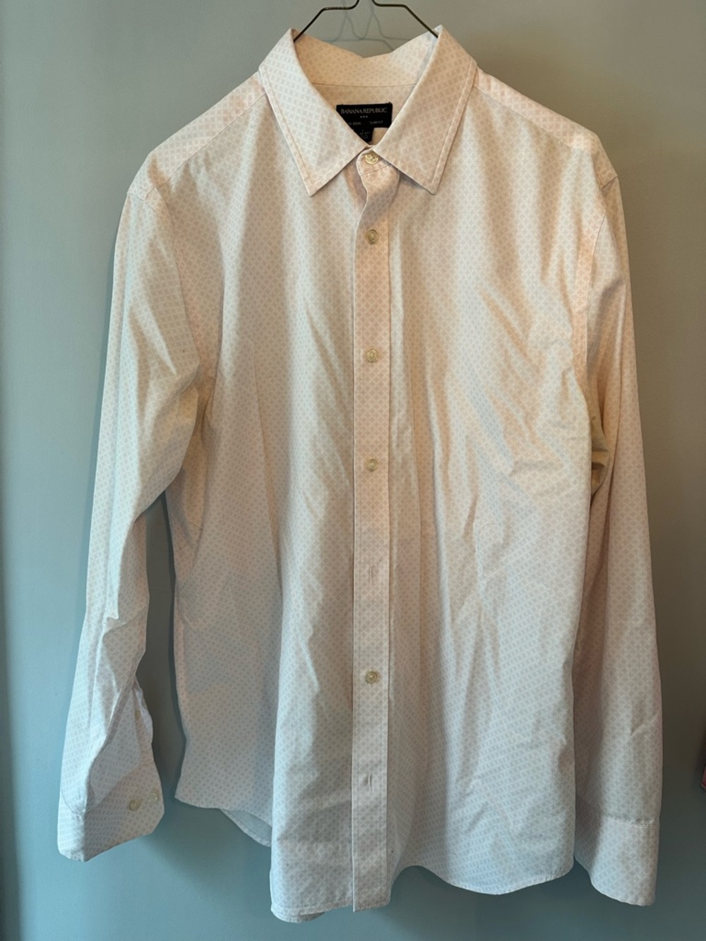 Banana Republic Men's Light Pink Micro-Pattern Button-Up Dress Shirt